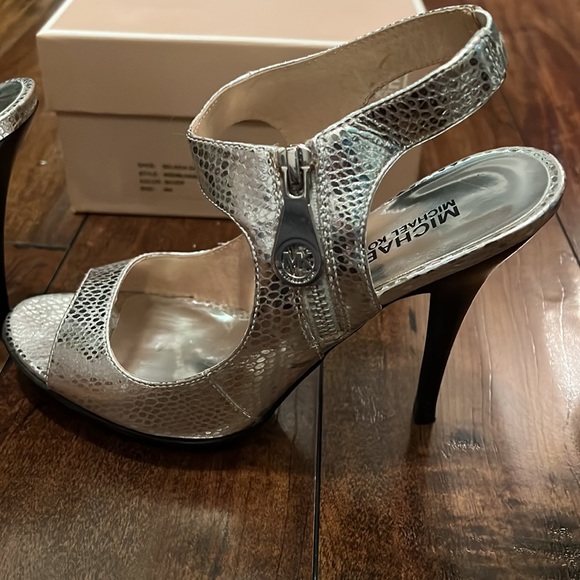 Michael Kors Silver High Heel’s. Women’s Size 8M. 4 1/2 Inch Heel. - Picture 4 of 8